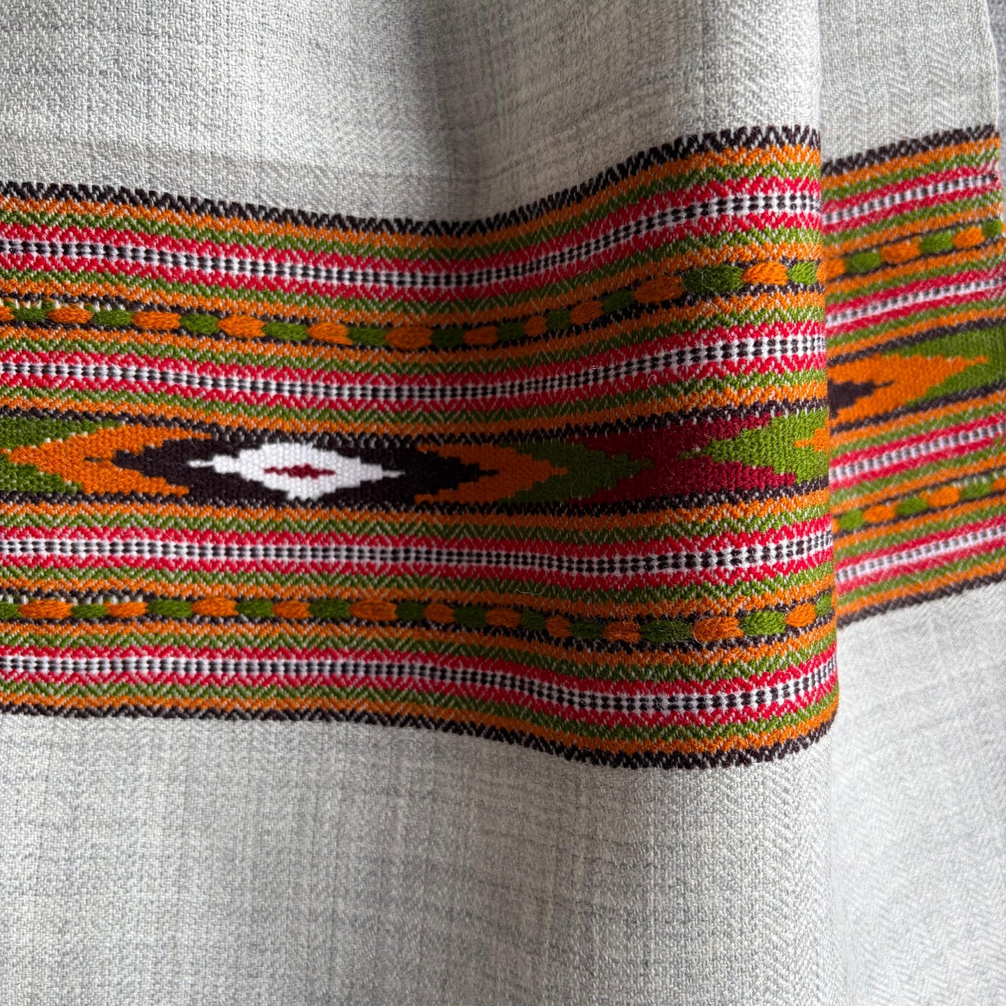 Handwoven Unisex Polywool Muffler (Light Grey)