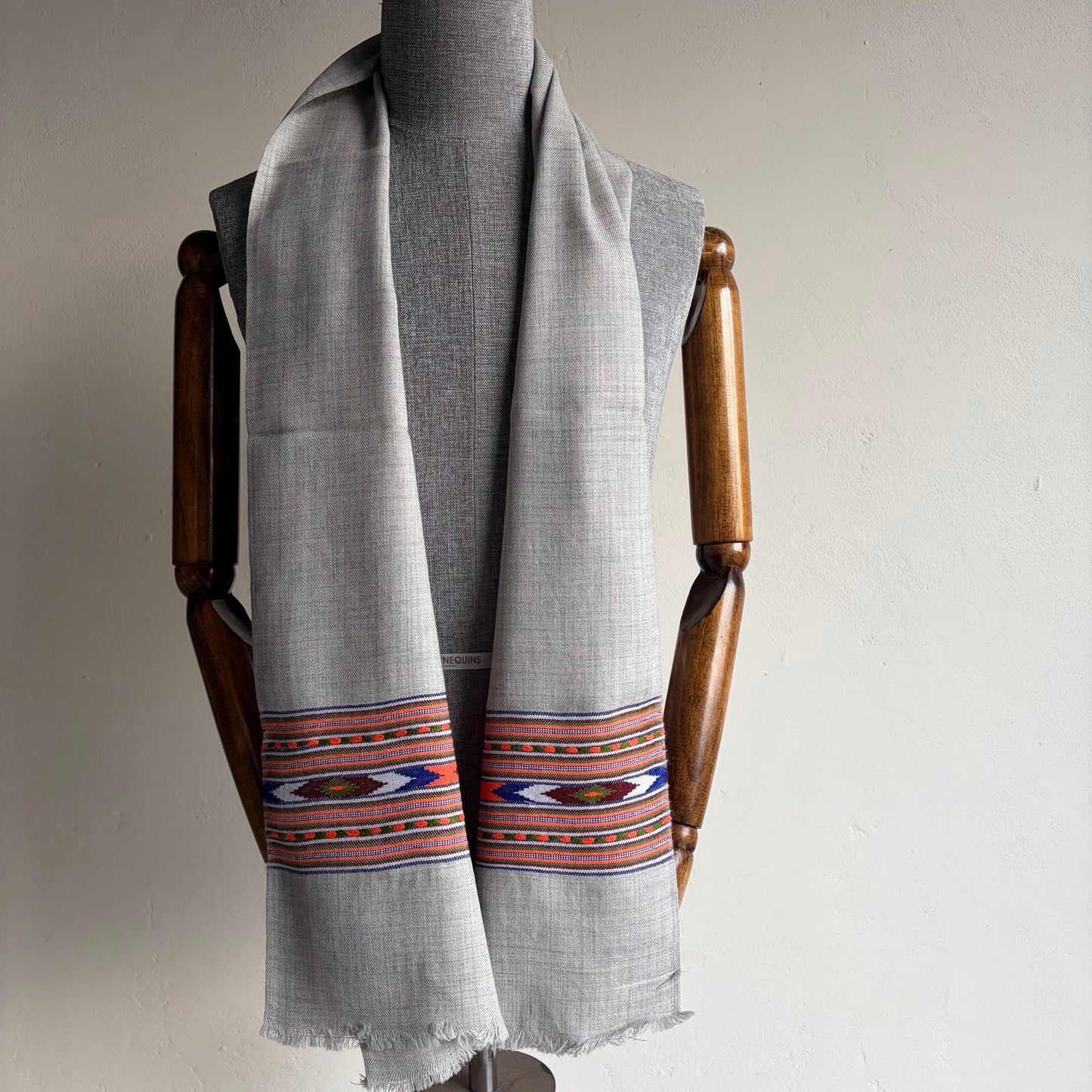 Handwoven Unisex Polywool Muffler (Light Grey)