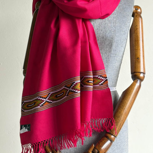 closeup of handwoven polywool stole - pink 