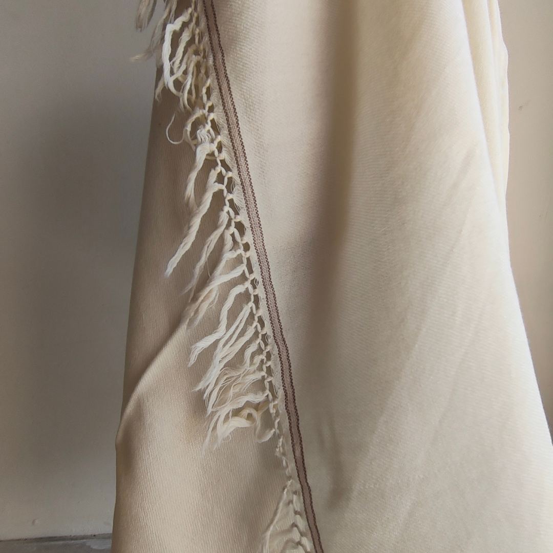 Mens Pure Woolen Kanni Shawl Cream
