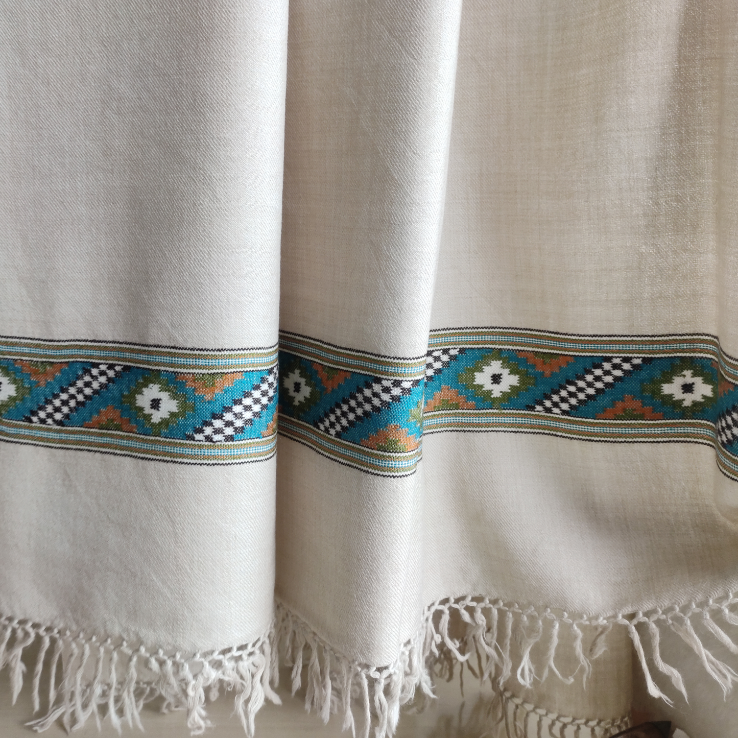 Hand Woven Pure Merino Wool Kullu Shawl-Beige