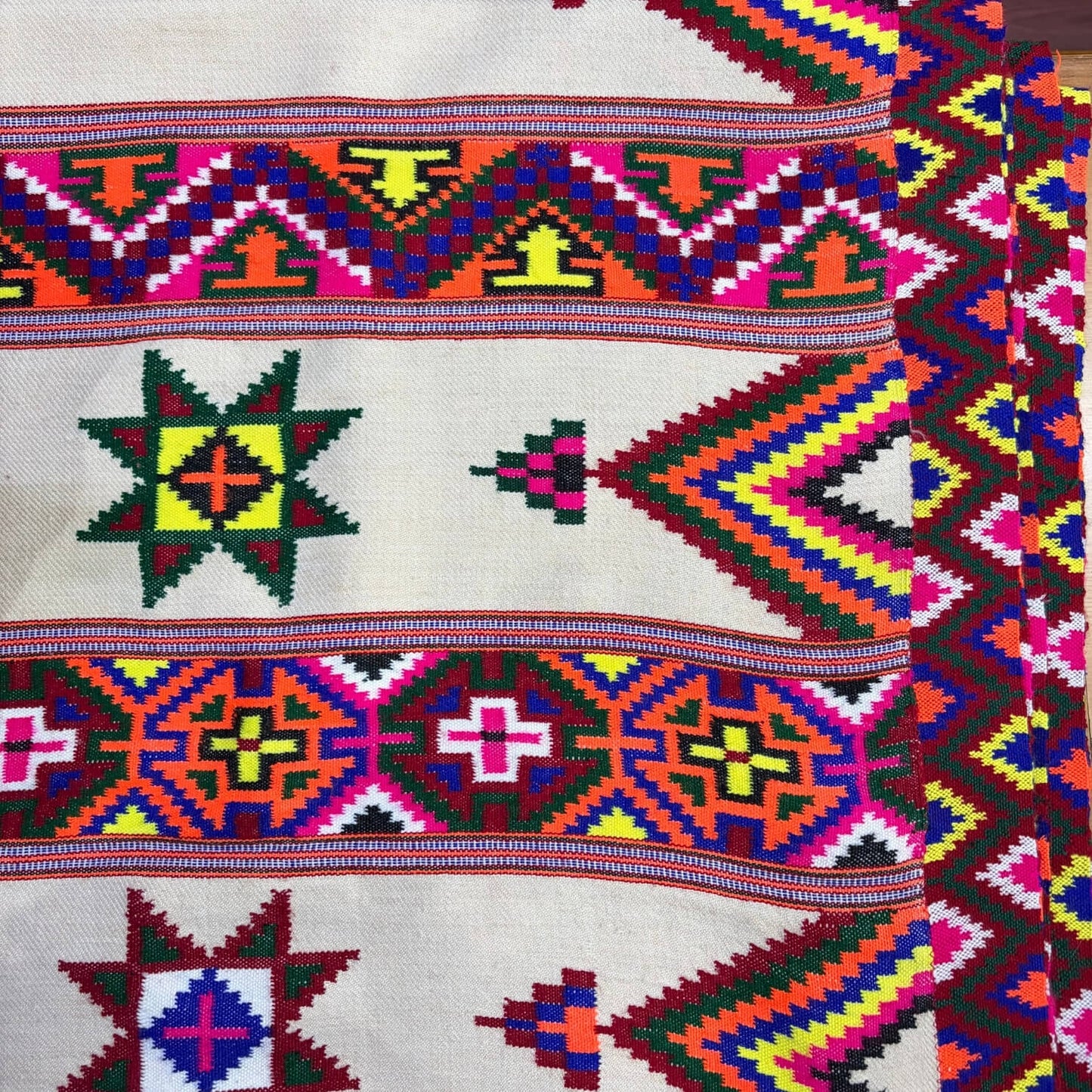 Pattu- Pure Merino Wool (3 patti with stars)