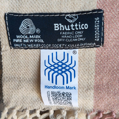 Handwoven pure merino wool Kullu stole, cream - close-up texture