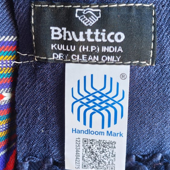 Handwoven polywool Kullu stole, navy blue - close-up texture