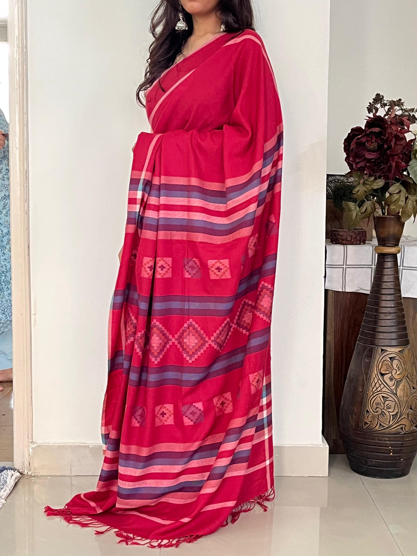 Handwoven pinkish-red merino wool saree - pallu texture view