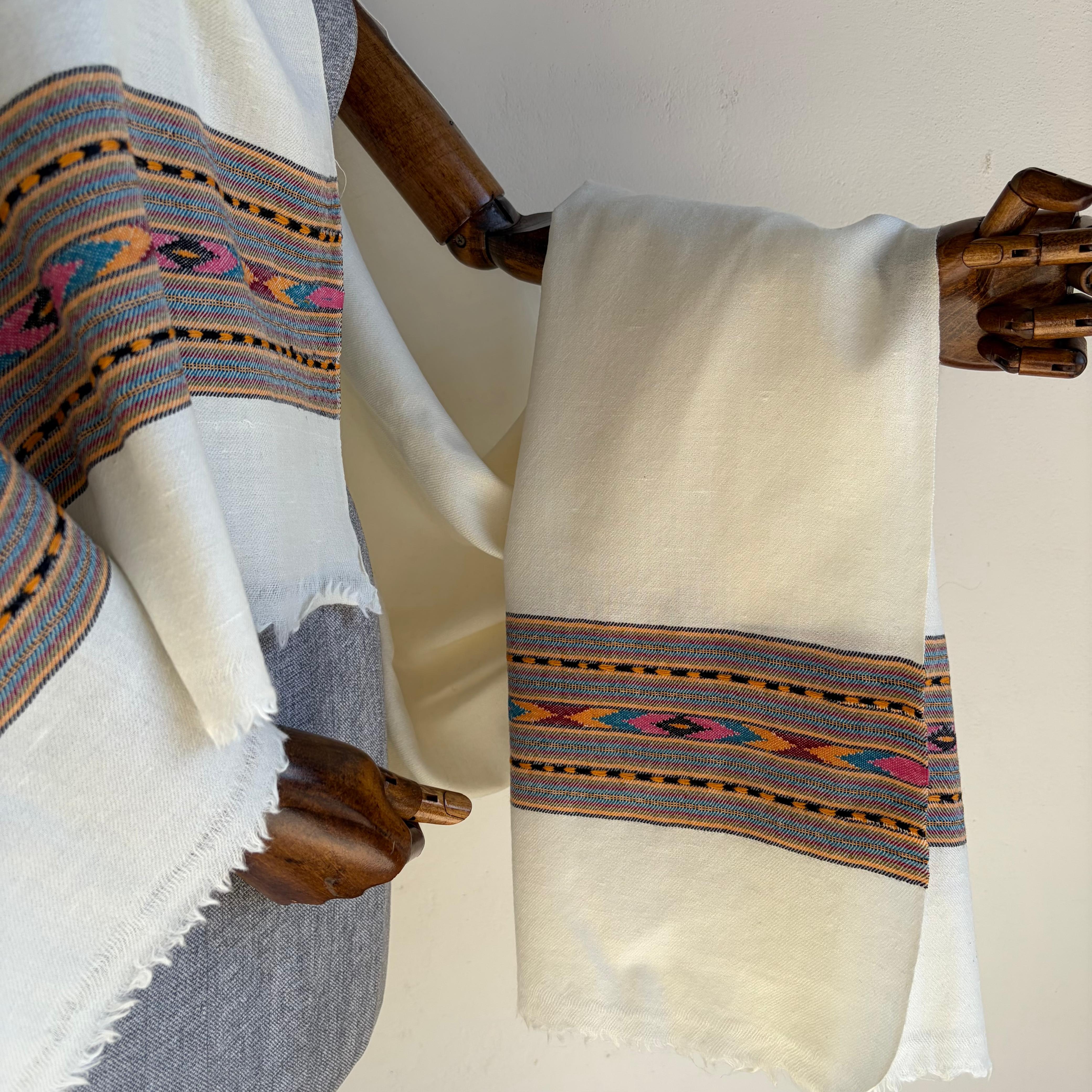 Handwoven Angora and Wool Blend Shawl (white) – Bhuttico