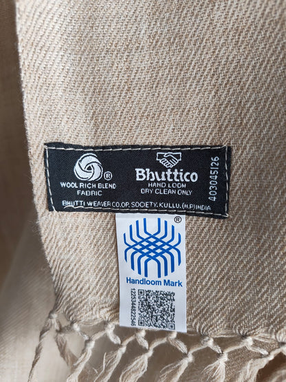 Handwoven men's Kullu shawl in polywool, beige - close-up texture