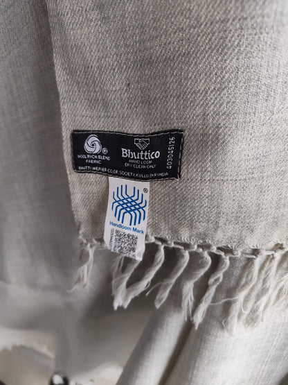 Handwoven men's Kullu shawl in polywool, grey - close-up texture